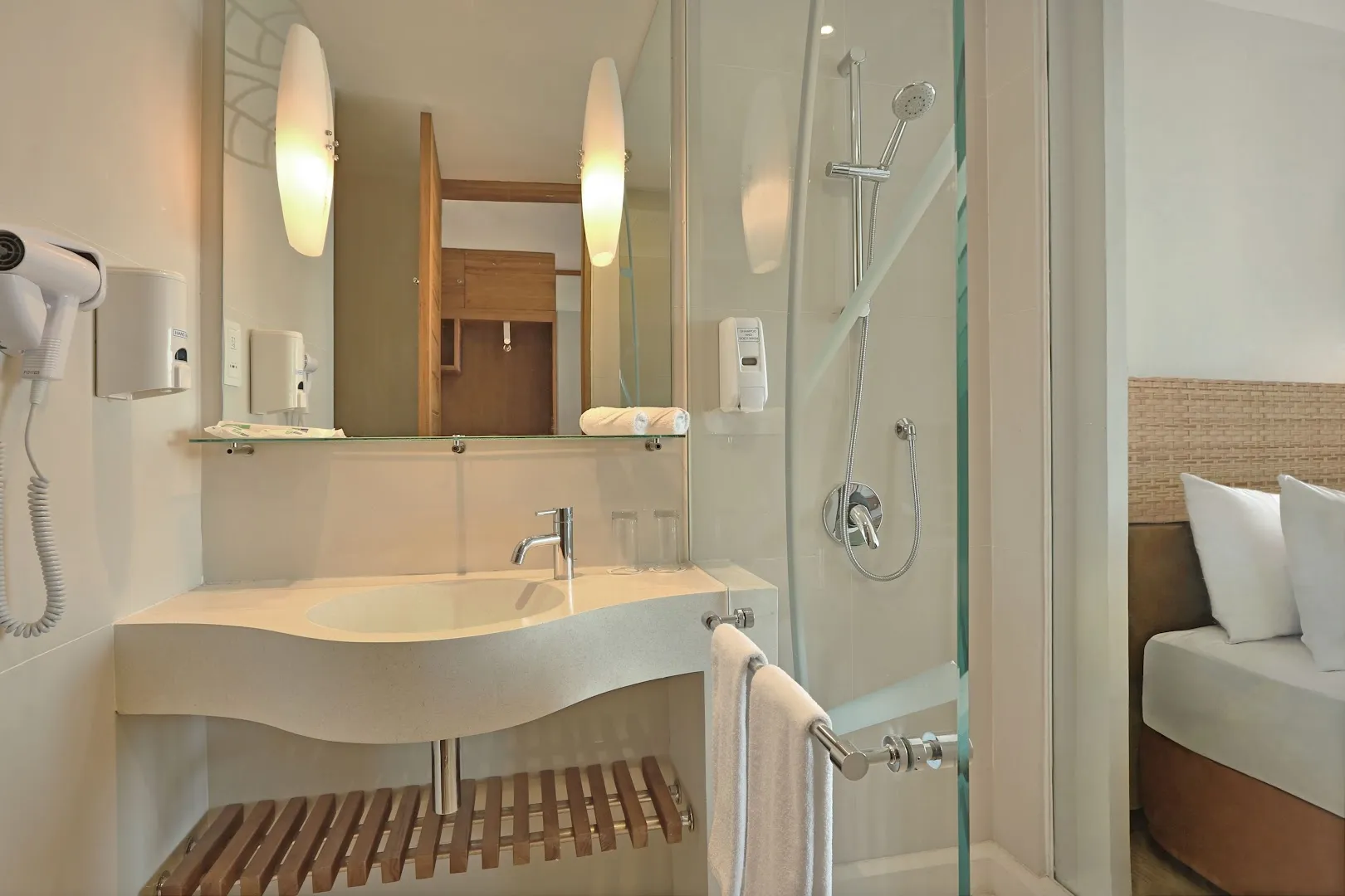 Holiday Inn Express Bali Raya Kuta 4