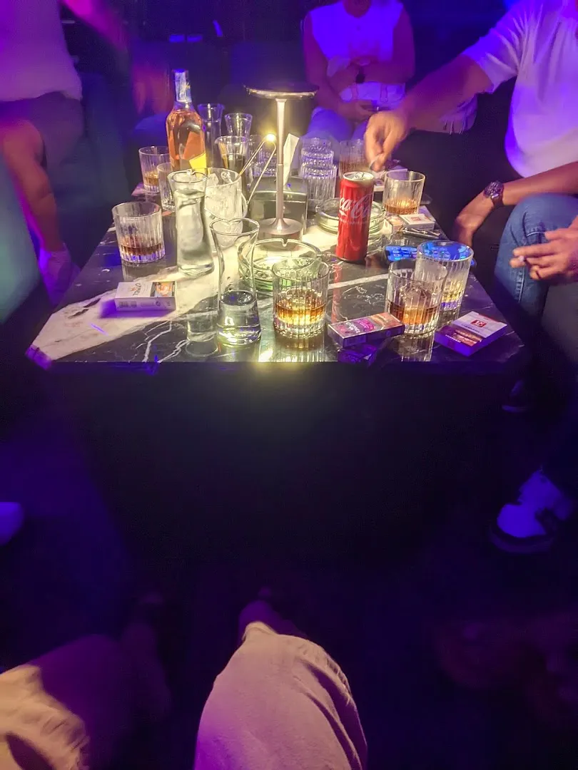 Oxso Lounge and Billiard 3