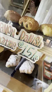 Leo Antiques & Coffee 4