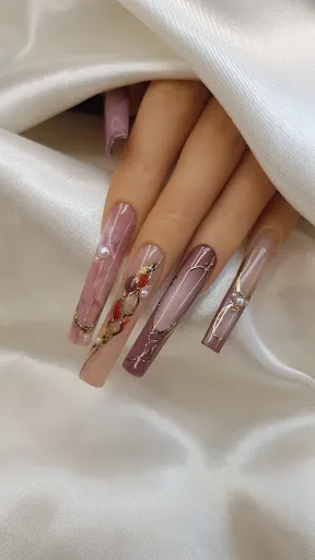 Glow Luxury Nails 2