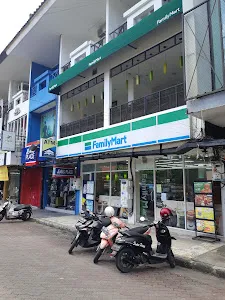 FamilyMart Kuta Square 1