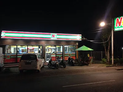 FamilyMart Kuta Square 4