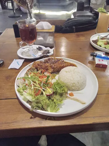 Nuka Restaurant and Bar 4