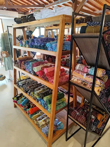 Seminyak Gallery - Bali Arts & Crafts 1