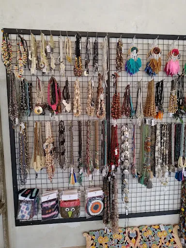 Seminyak Gallery - Bali Arts & Crafts 4