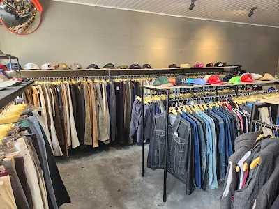 OLDMANSTUFF Thrift & Vintage Store 4