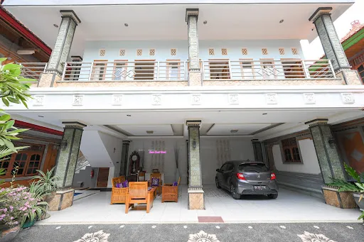 OYO 4003 Ceria Guesthouse Seminyak 1