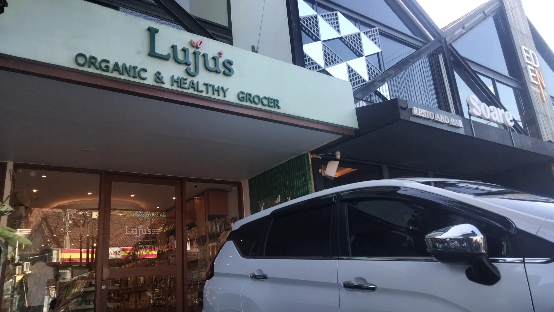 Luju's Organic &Healthy Grocer 3
