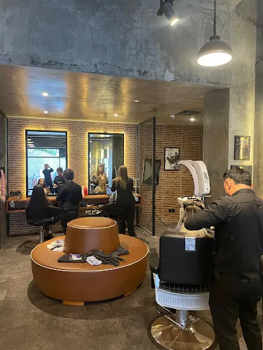 LB STUDIO SALON AND BARBER 3