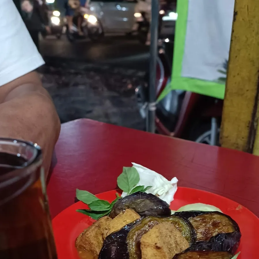 Warung Muslim Pak Budi 2