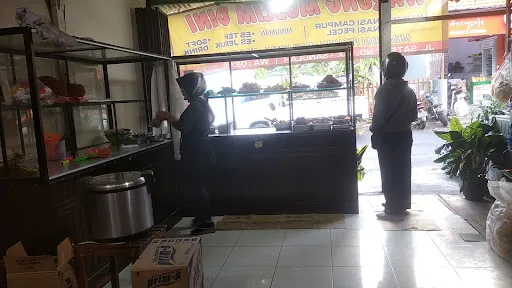 Warung Muslim Pak Budi 4