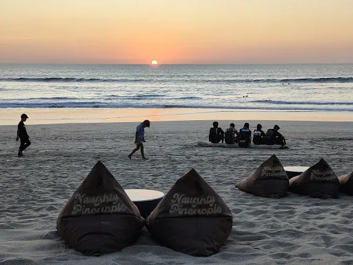 Naughty Pineapple Beach Bar & Sunset View 3