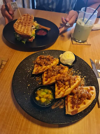 Chef's Crate Breakfast & Lunch Cafe Canggu 3