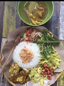 Men Oblos Ayam Betutu & Babi Guling
