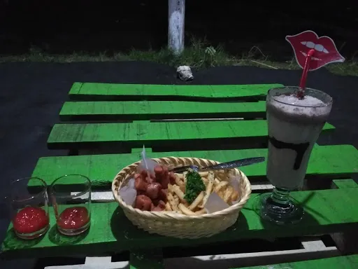 Outdoor Cafe 2