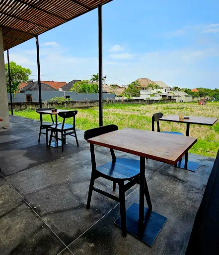 NOURISH CAFE BERAWA 1