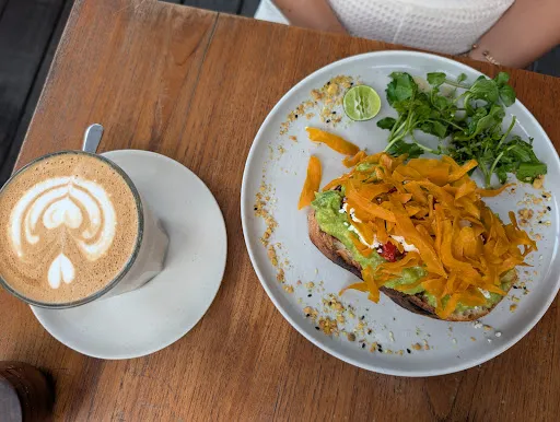 NOURISH CAFE BERAWA 3