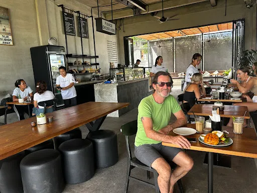 NOURISH CAFE BERAWA 4