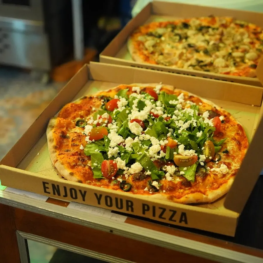 Made's Lucca Pizza 4