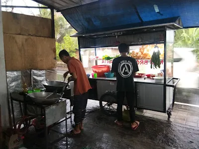 Warung Nasi Goreng Khas Jakarta Bu Dennis 3