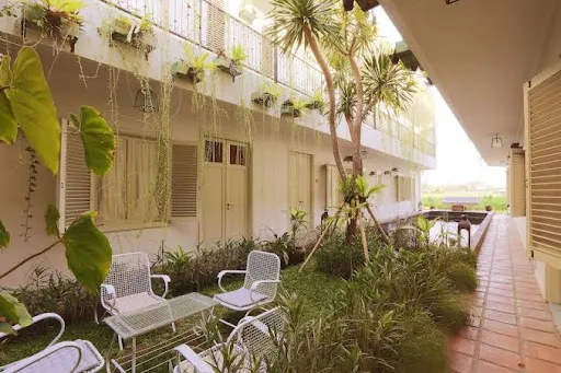 Brown Feather Hotel 3