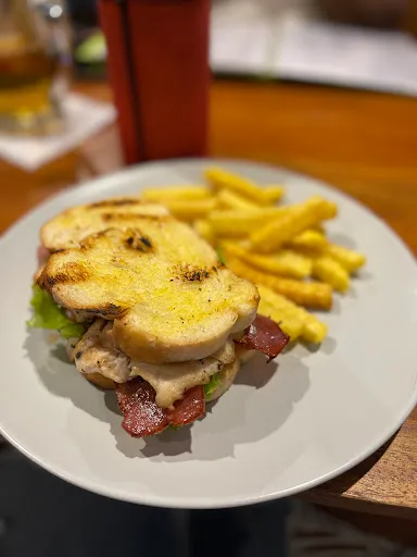 Aggie's Bar & Restaurant 2