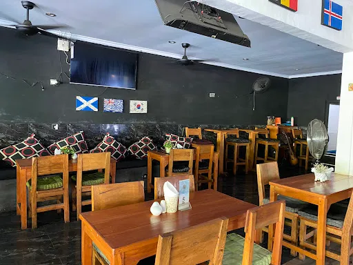 Aggie's Bar & Restaurant 4