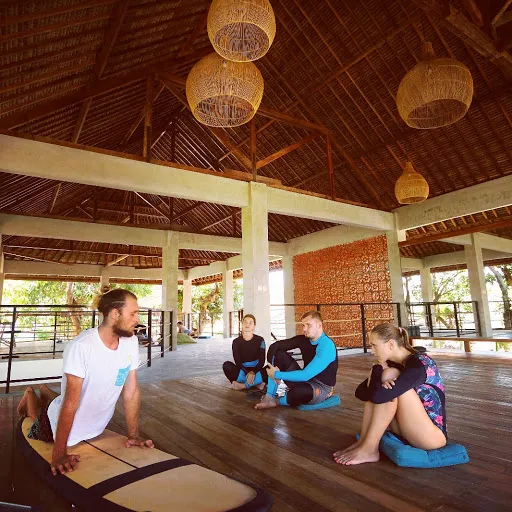 Colive me Coliving & Coworking, Skate pool and surf school Bali 3