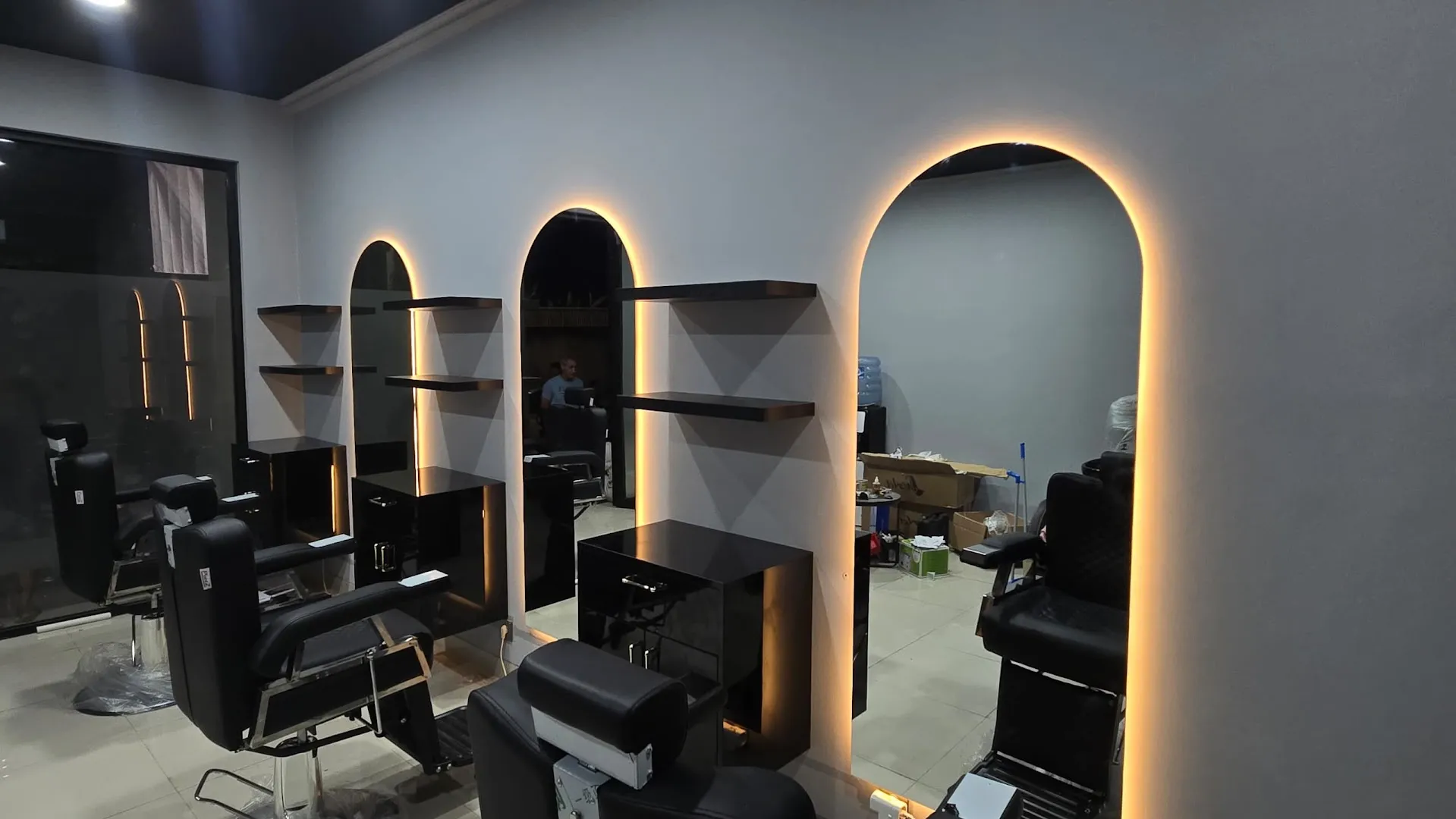 MODERN CUT BARBER 3