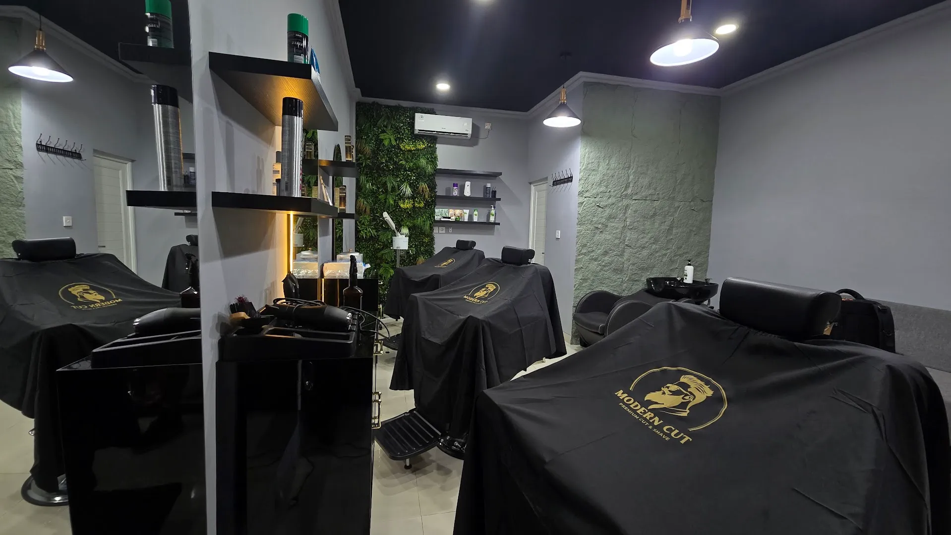 MODERN CUT BARBER 4