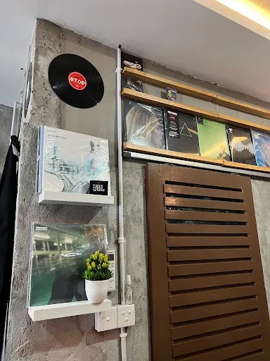 Lestari Thrift Shop & Cafe Bali 4