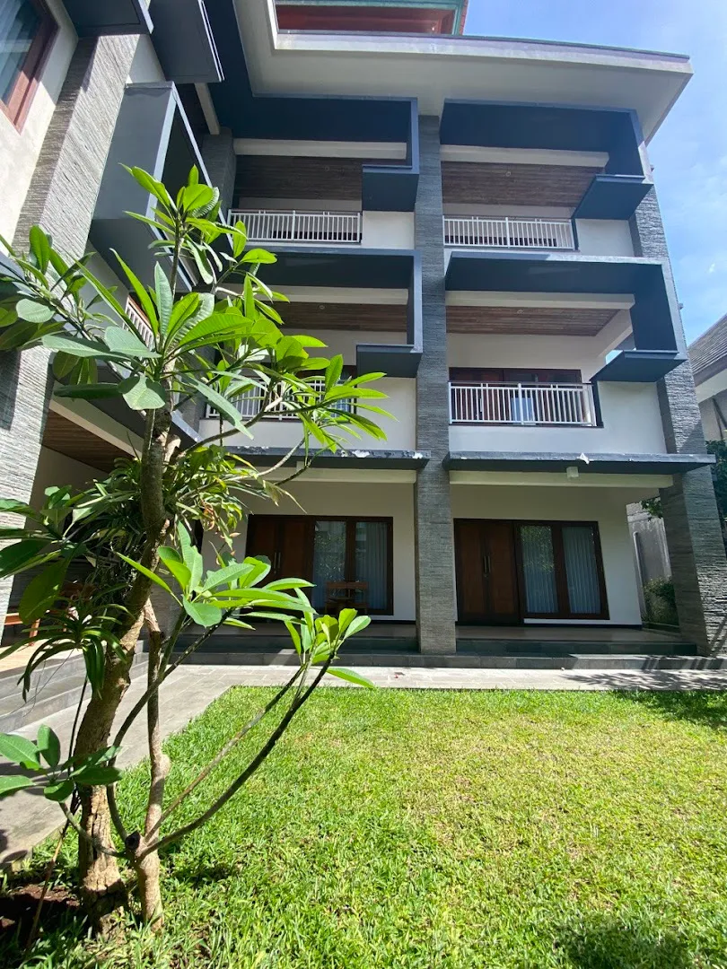 E.House/Guest House Kuta 4