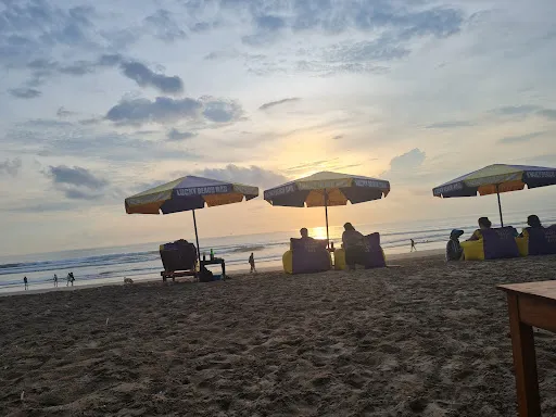 LUCKY BEACH BAR