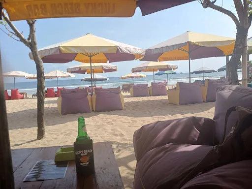 LUCKY BEACH BAR 1