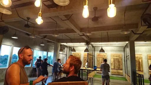 Mother Huckers Axe Club 3