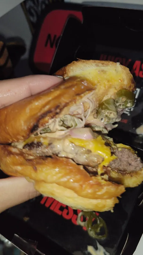 OUFFF Burger House + Shawarma 1