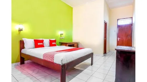 OYO 2184 Nan Berlian Inn 1
