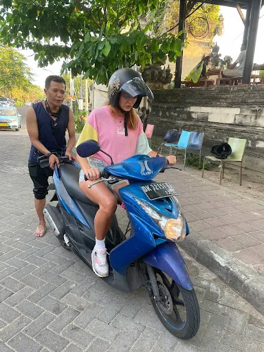 Scooter lesson and riding culture 3