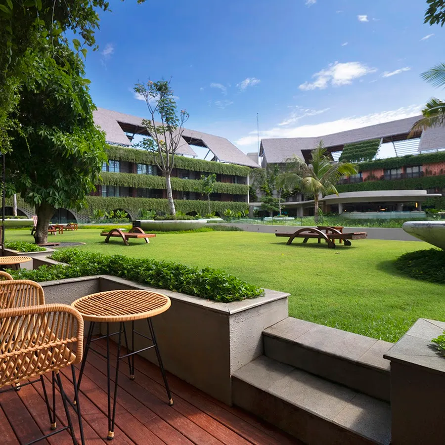 YELLO Hotel Kuta Beachwalk Bali 1