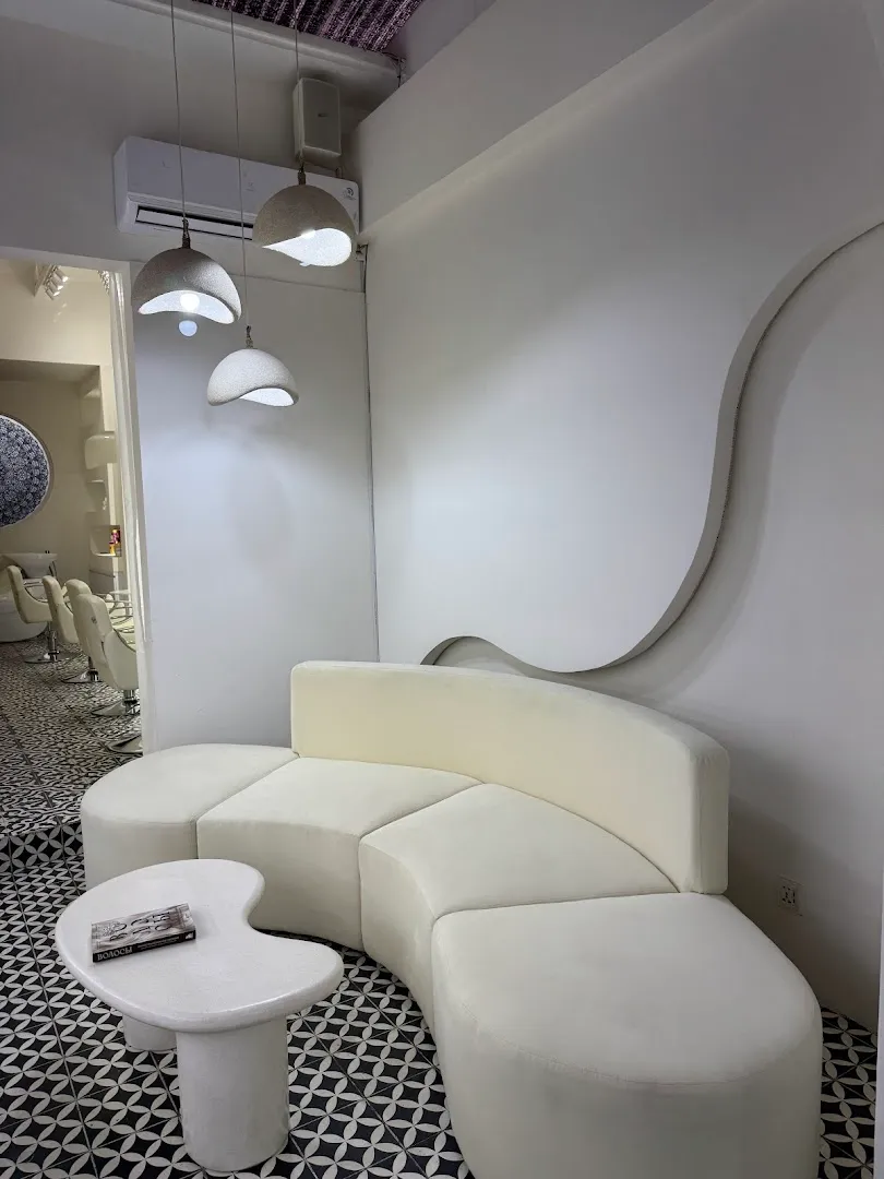 Silk&Shine Hair Salon 4
