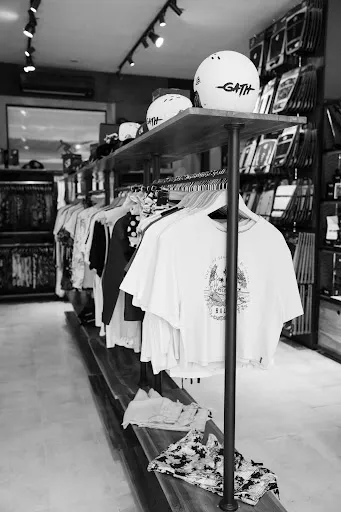 Blank & Resin Surfshop Uluwatu 2