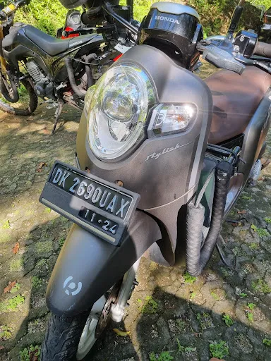 Uluride Scooter Rental 1