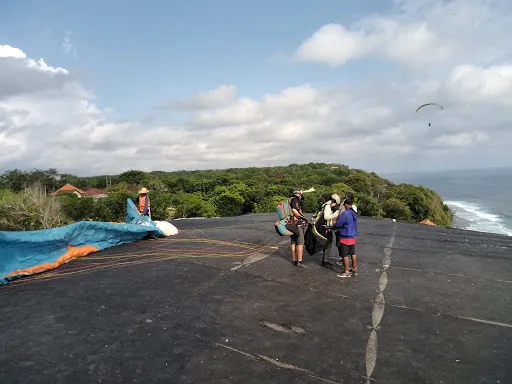 The Ulu Paragliding Site