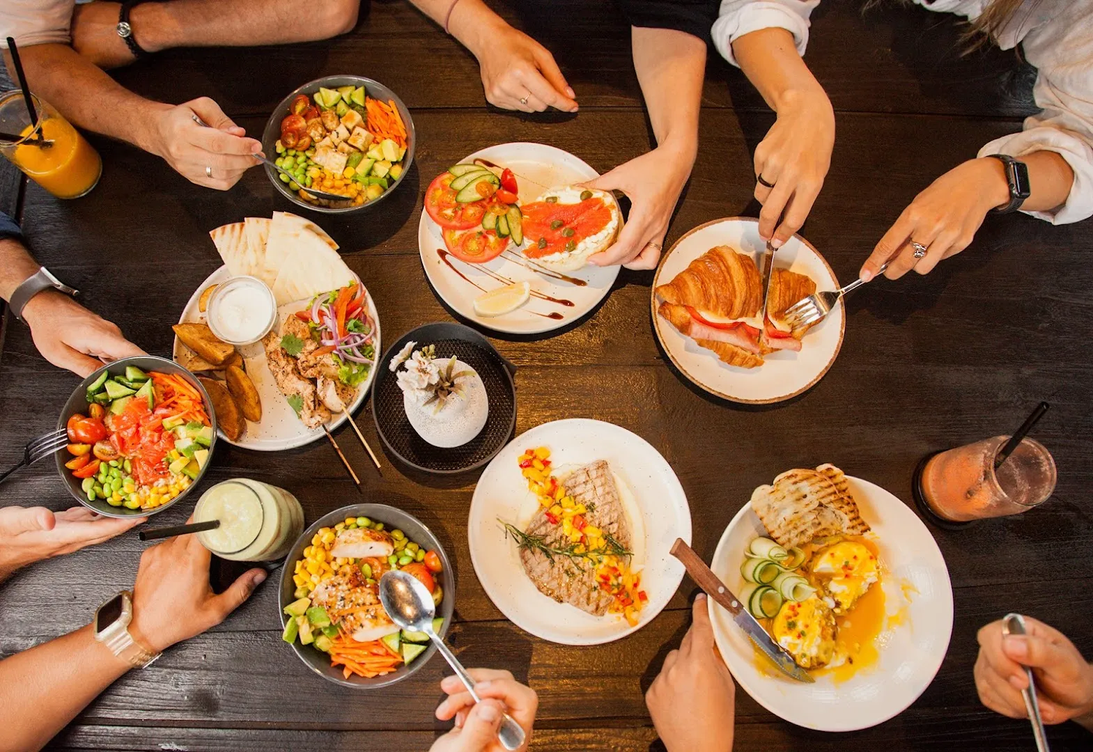 HUMANS CAFE. Breakfast, lunch and dinner 3