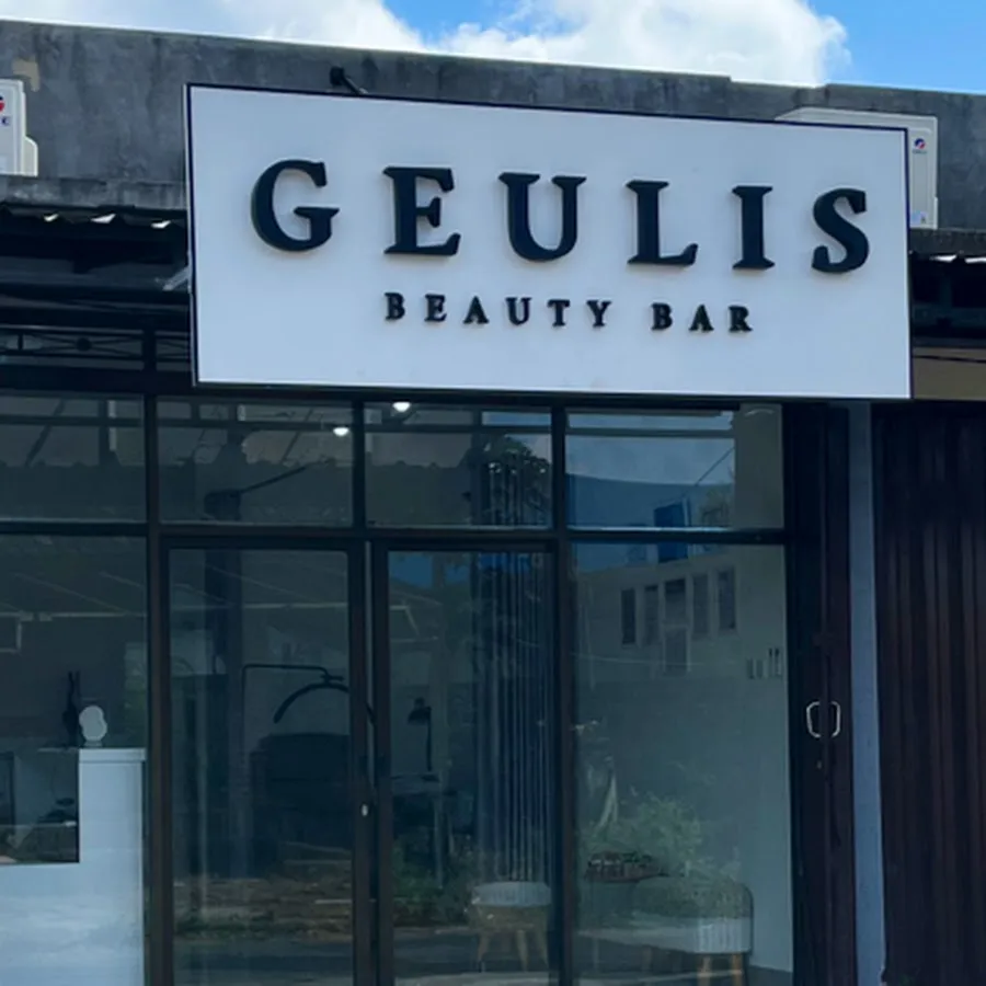 Geulis Beauty Bar Studio 1