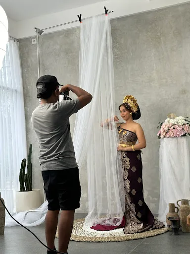 REMIND PHOTO STUDIO 3