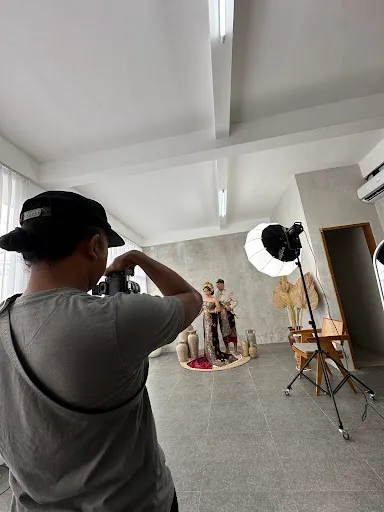 REMIND PHOTO STUDIO 4