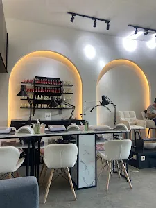 GEE BEAUTY STUDIO 3 1