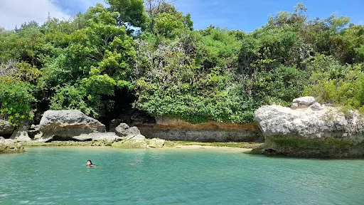 Teluk pantai geger 1
