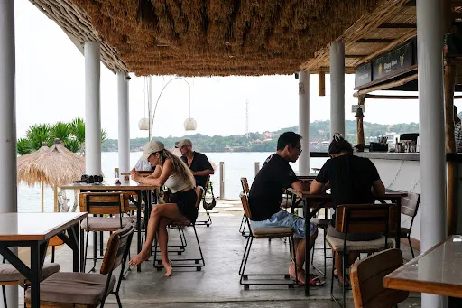 Le Pirate Restaurant Nusa Ceningan 1